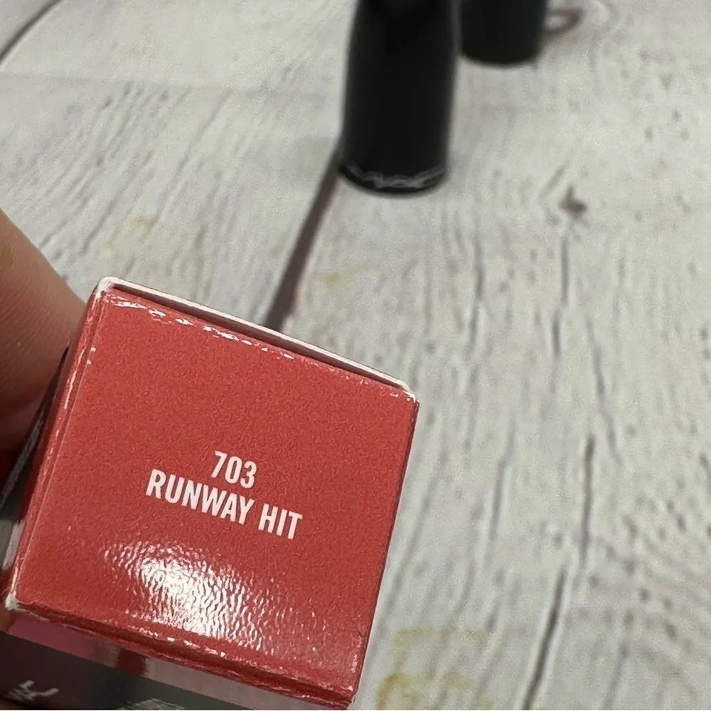 NIB MAC retro matte Lipstick color 703 runway hit